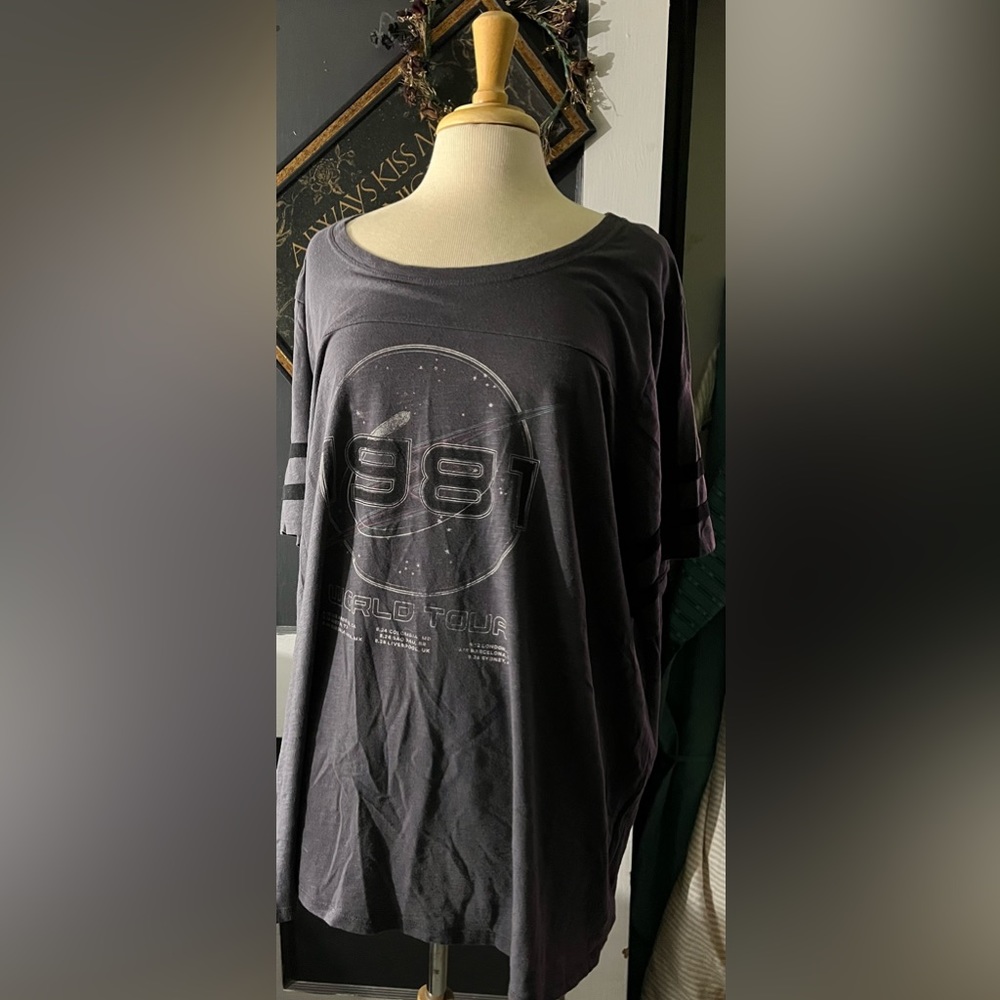 Torrid 1981 world tour jersey (torrid tub).  Live:#27